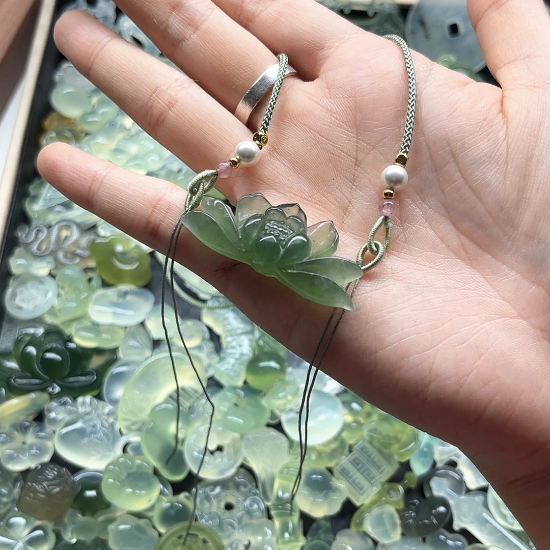 蛇纹石玉未镶嵌颈饰