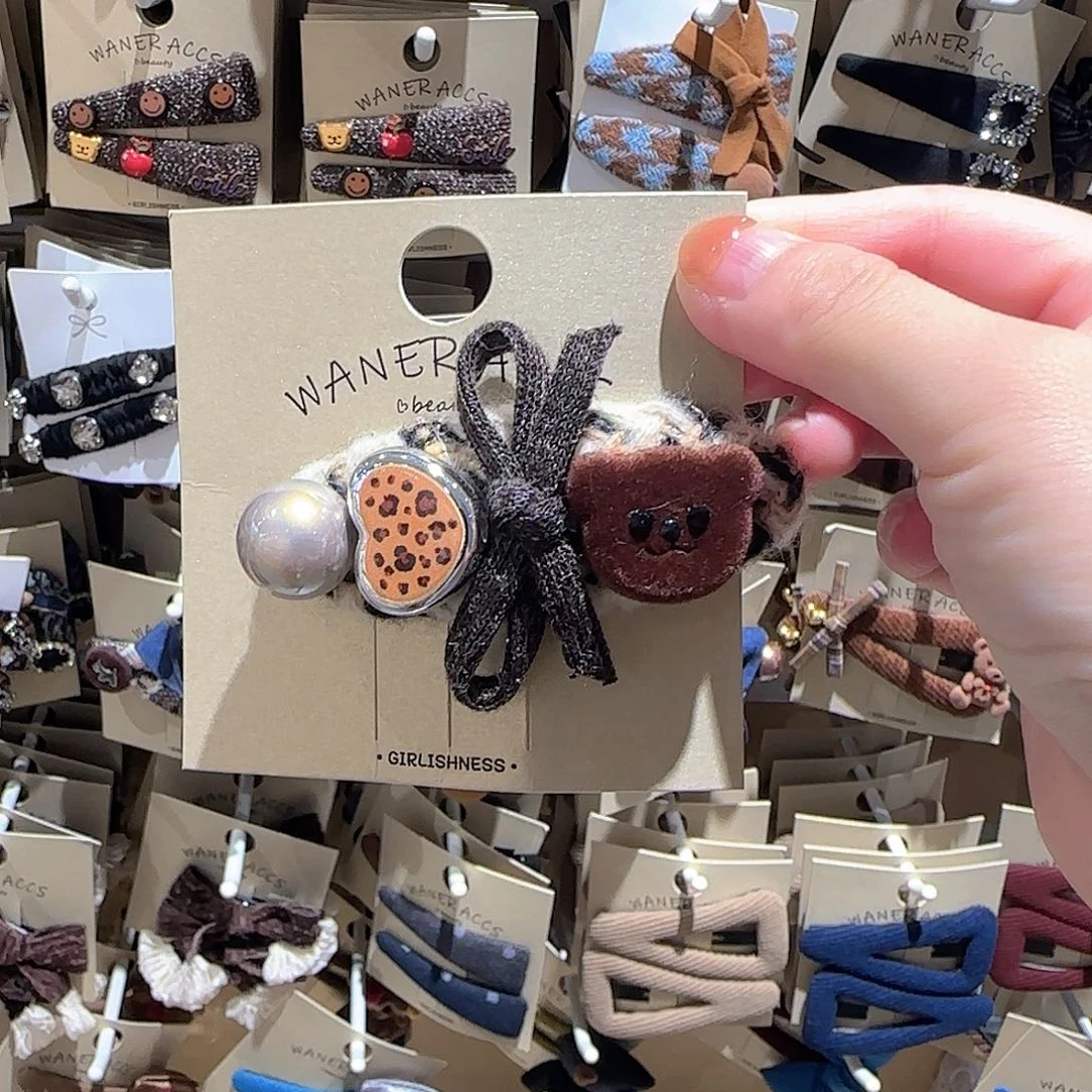 皮质非金属小熊拜拜