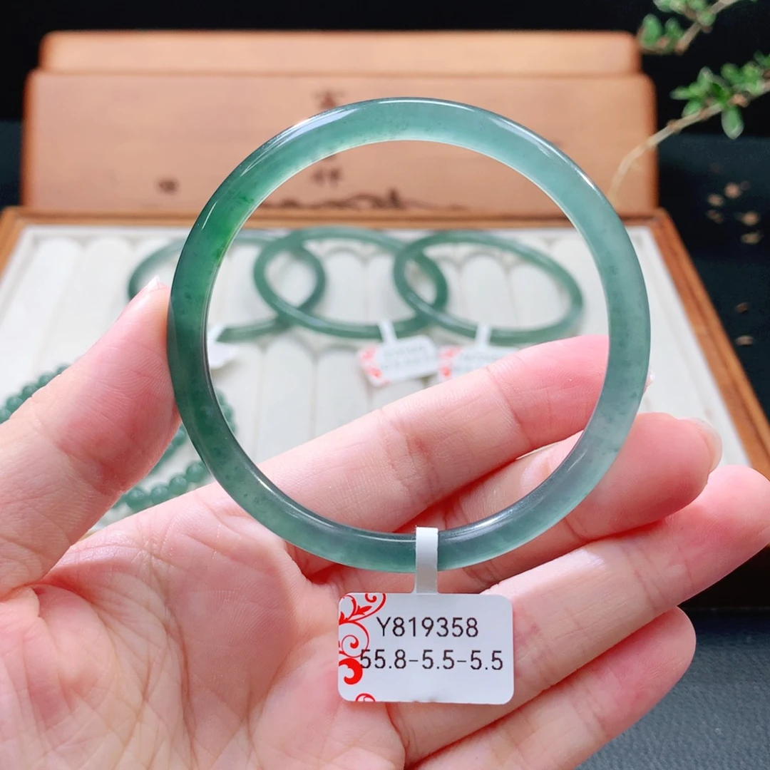 翡翠手镯（圆镯）未镶嵌