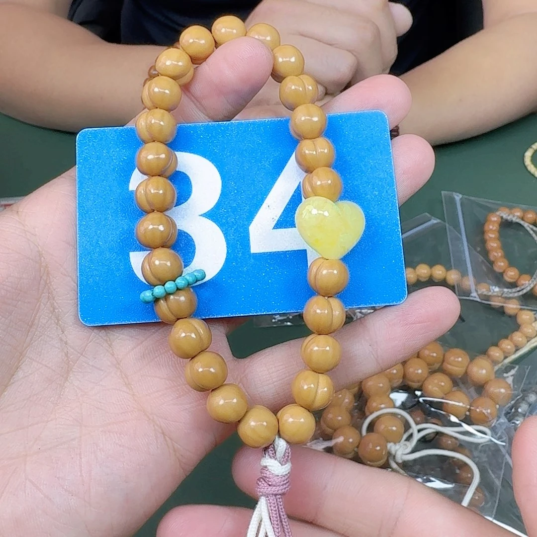 猴头核桃吊坠10屁桃搭配。   34