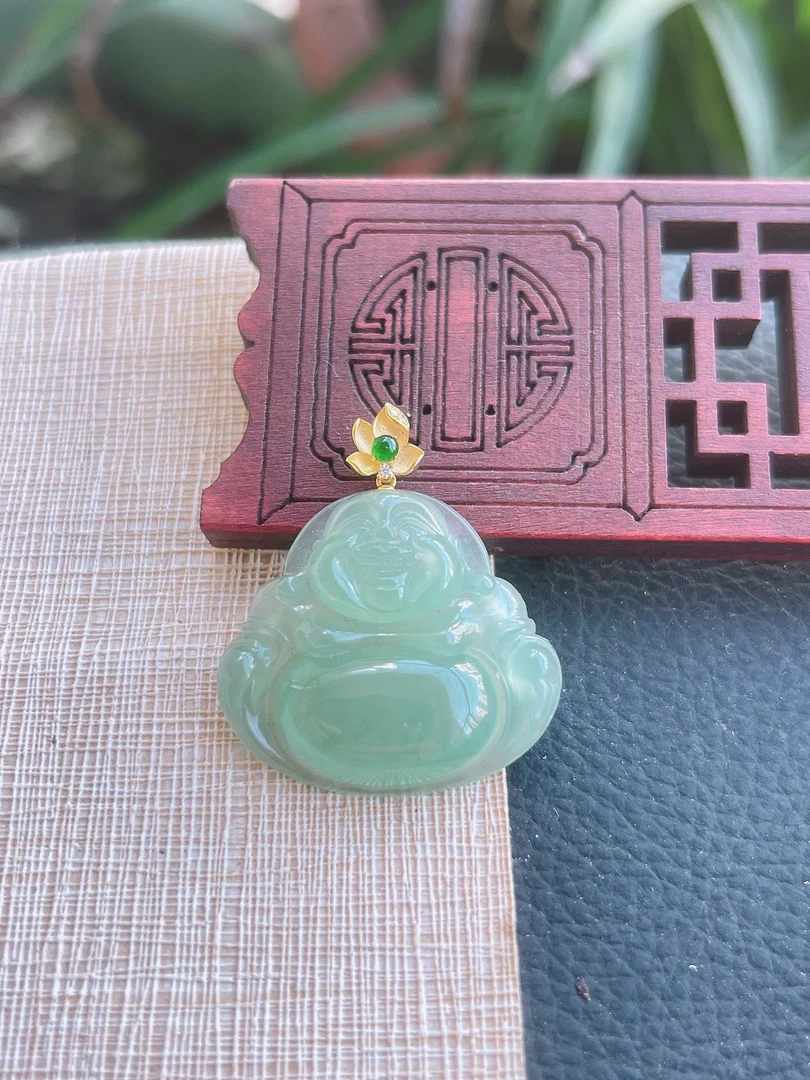 天然缅甸翡翠A货.冰润胶感晴水满绿佛公吊坠.尺寸25.6-28.9-6.2