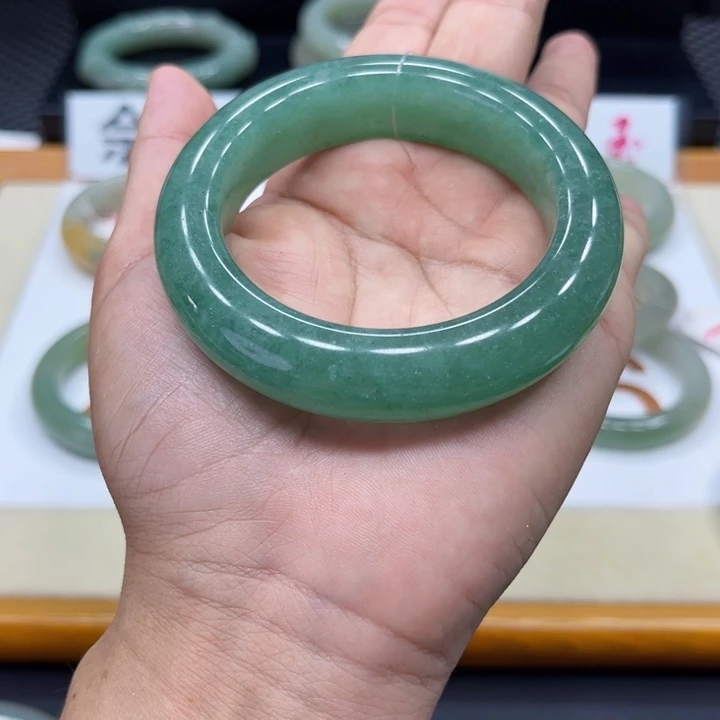 石英质玉手镯未镶嵌L****?