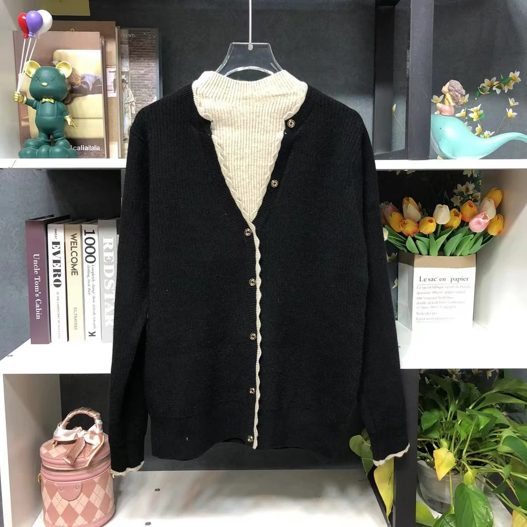 BL592【冬季新款】时尚黑色半高领单排扣拼接假两件百搭毛衣1104Z