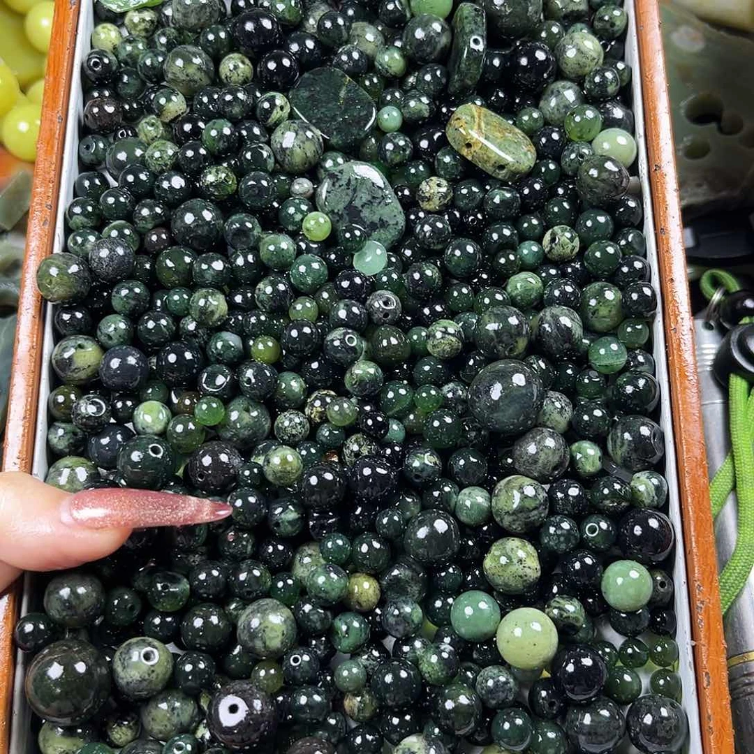 颈饰未镶嵌和田玉（糖玉）