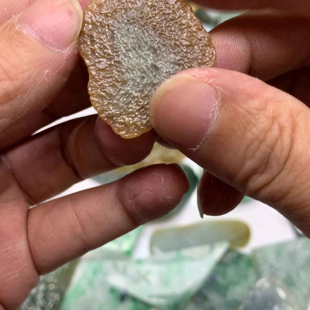 翡翠颈饰未镶嵌翡翠