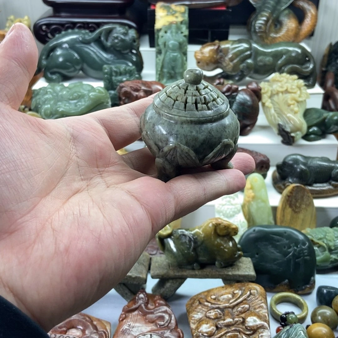 岫岩河磨玉（透闪石质玉）未镶嵌把件