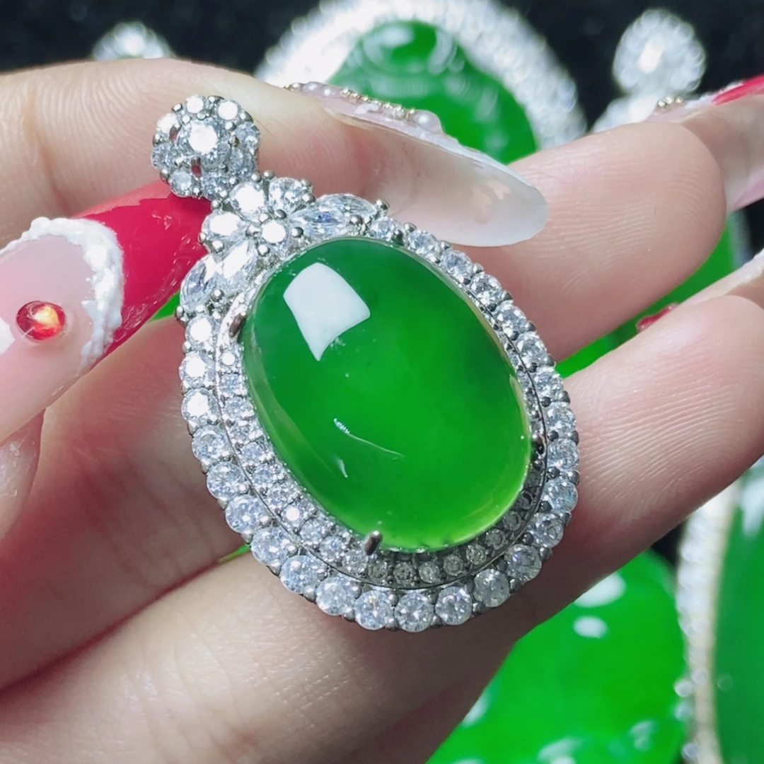 翡翠未镶嵌颈饰