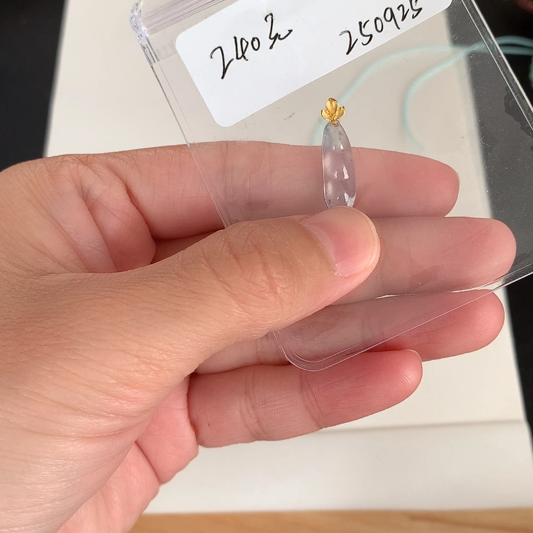 翡翠18K金镶嵌颈饰豆