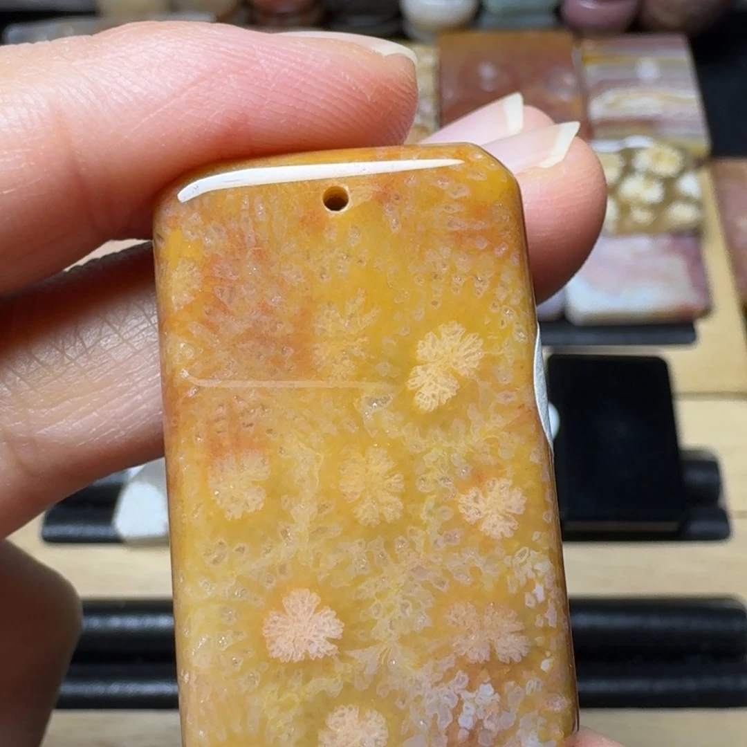 硅化玉彩色小蝴蝶花未镶嵌