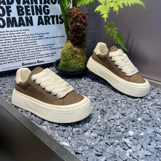 男鞋潮鞋秋季新款透气皮面潮流运动休闲鞋超轻厚底增高低帮板鞋