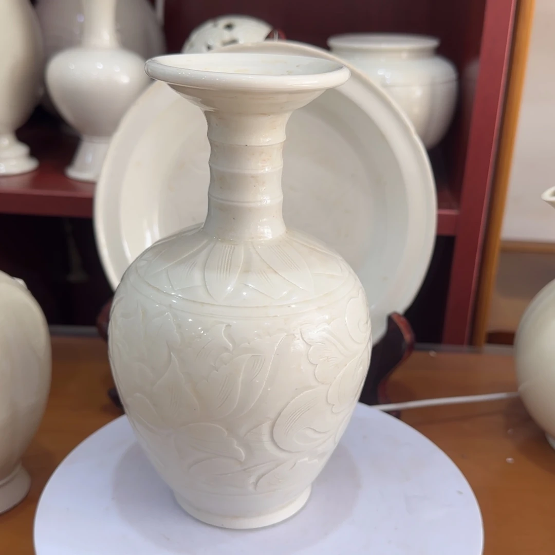瓷片全*动定窑白釉刻花瓶