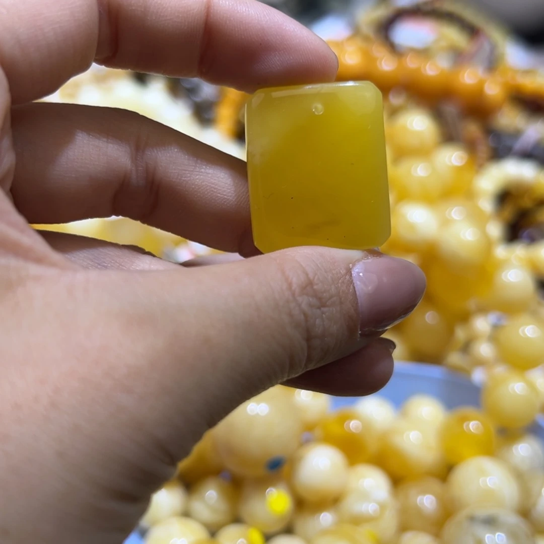 琥珀珠宝奇石未镶嵌