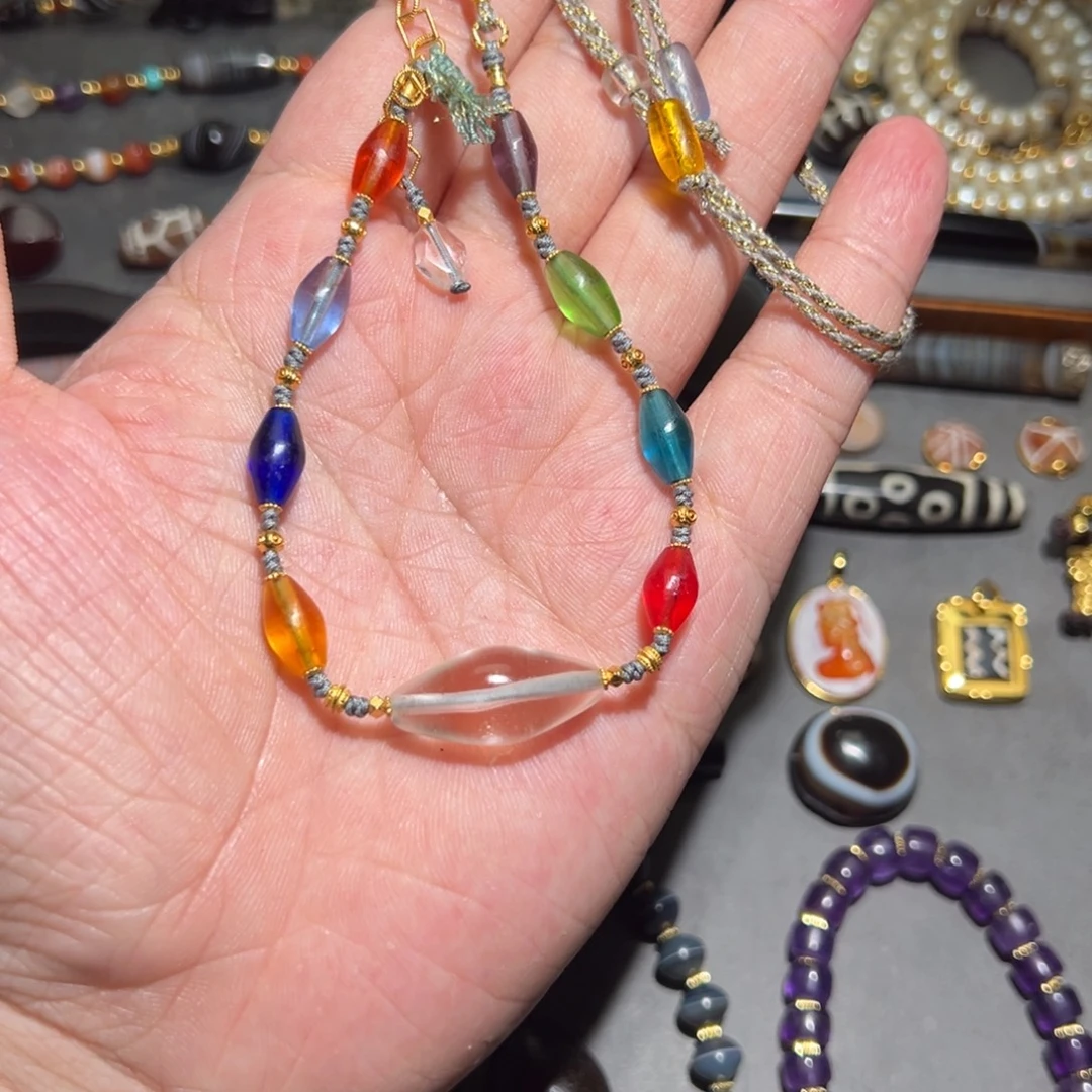 琉璃颈饰各种各样的