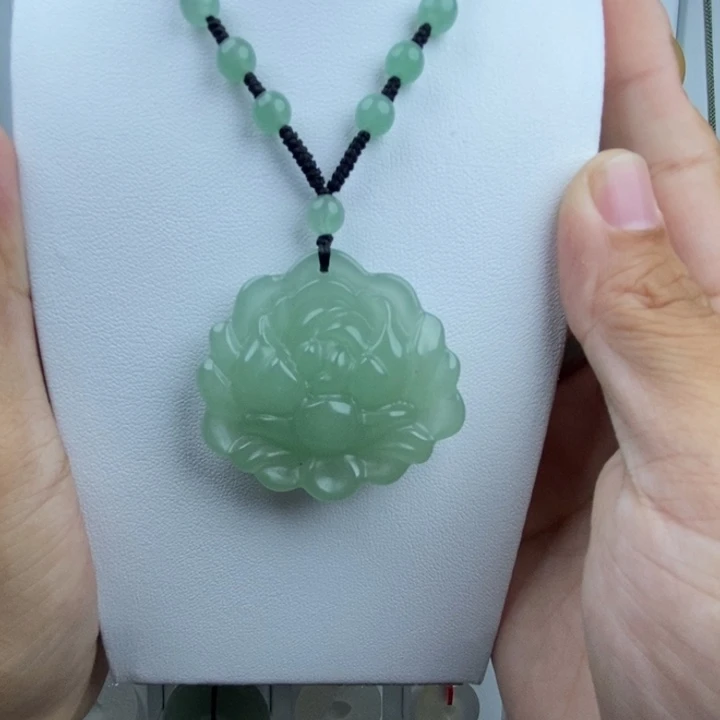 颈饰未镶嵌石英质玉