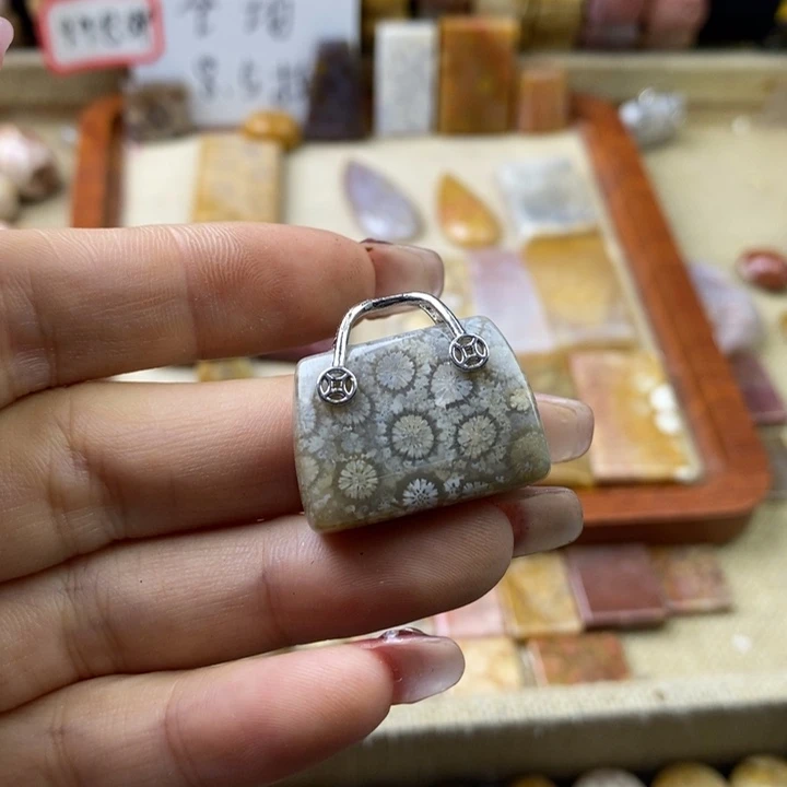 石英岩玉合金颈饰