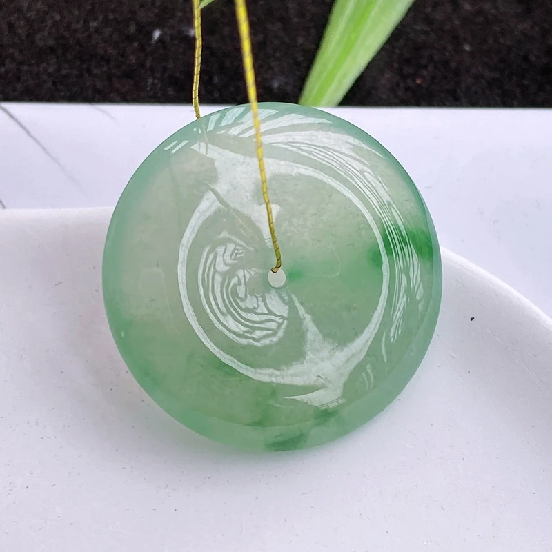 自然光实拍缅甸天然翡翠A货冰种飘阳绿平安扣吊坠