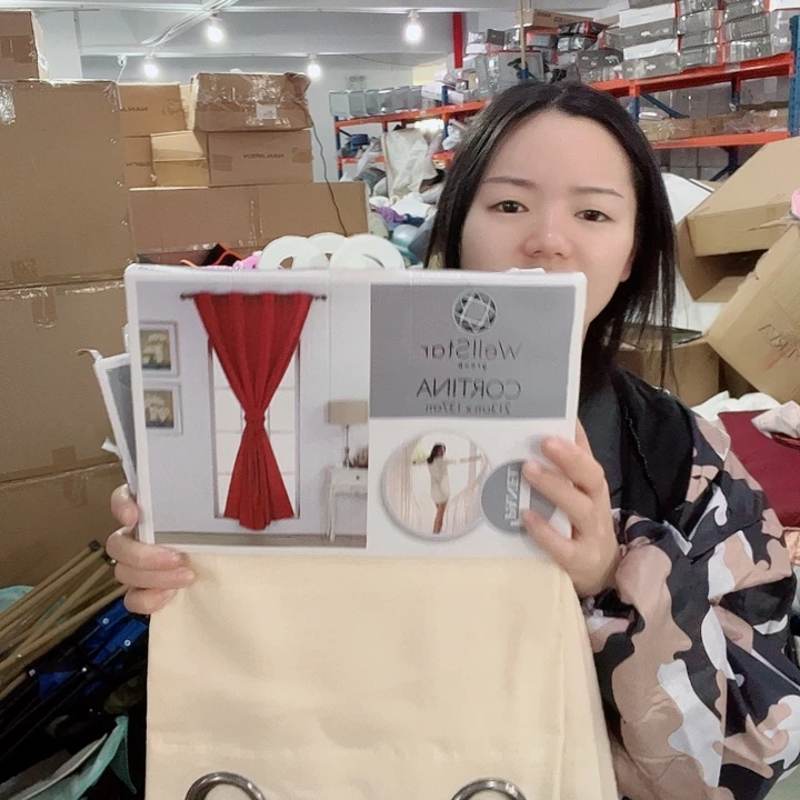 白色和黄色窗纱发2对。