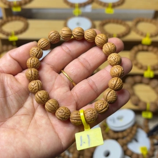 正***行木质非金属野生桃核