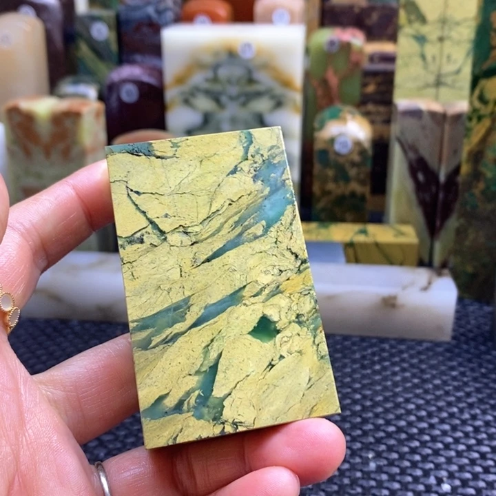 云南石文**略青田石印章石