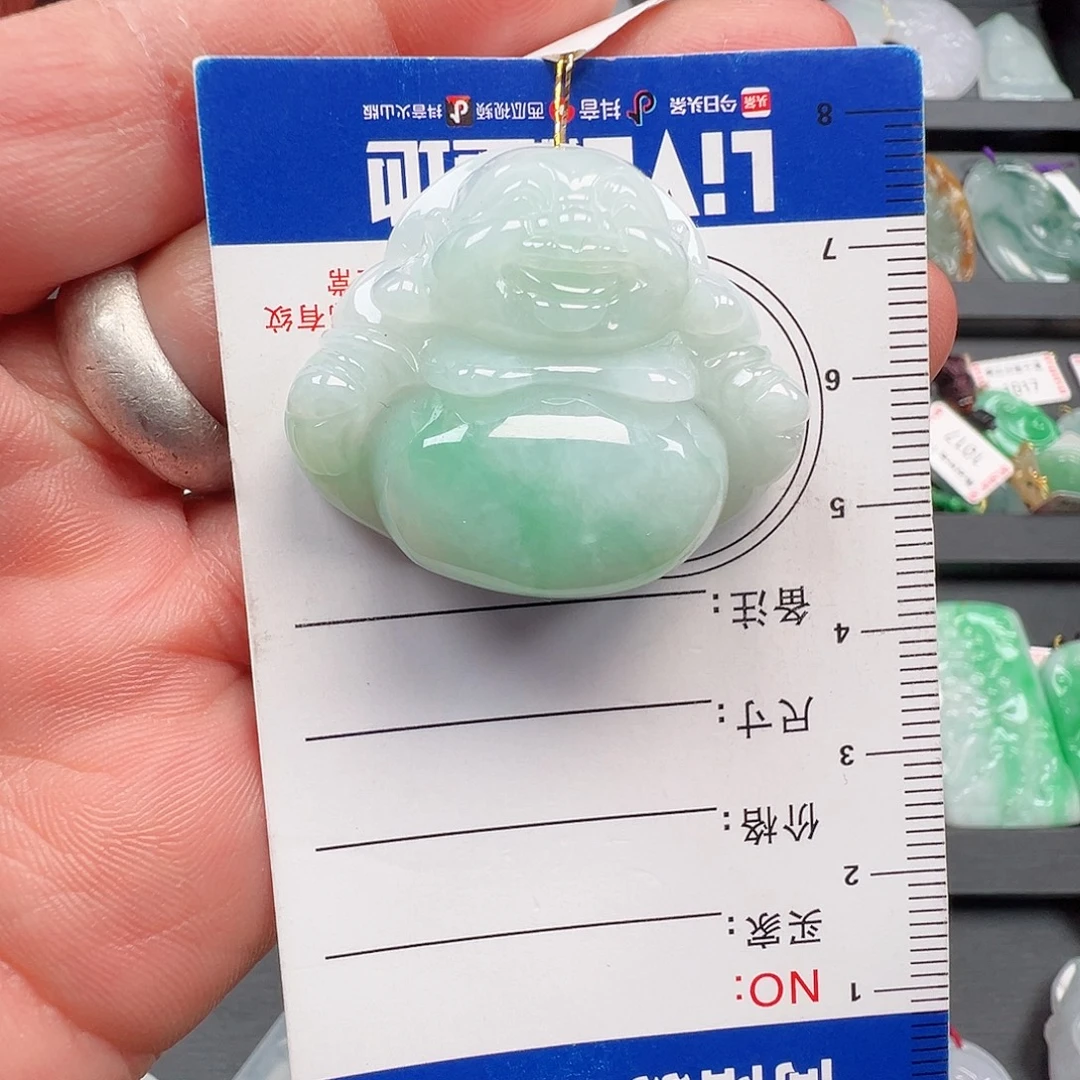 翡翠未镶嵌颈饰佛