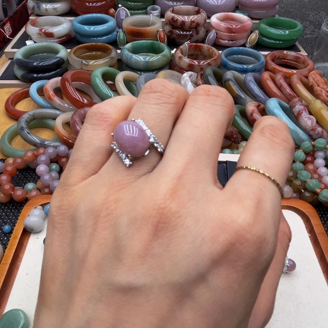 小****石英质玉未镶嵌圈口齐全