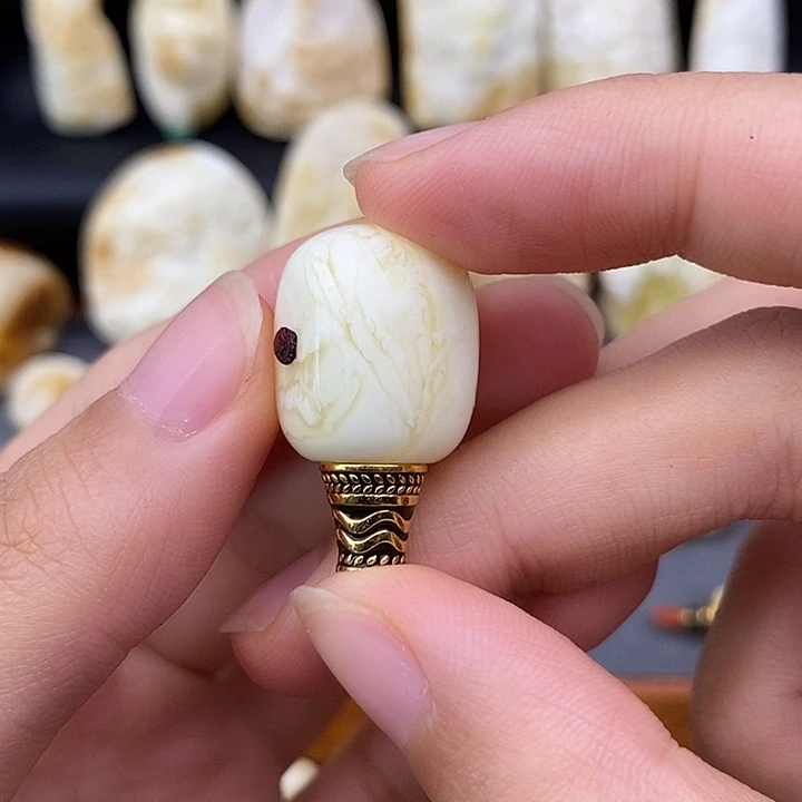 西***糖未镶嵌琥珀裸石15金塔a589
