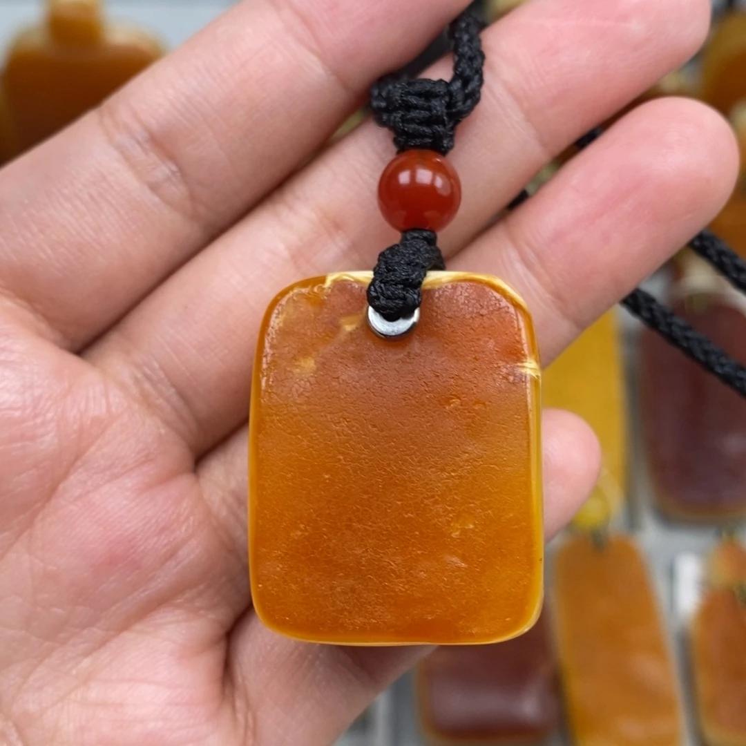 未镶嵌琥珀珠宝奇石