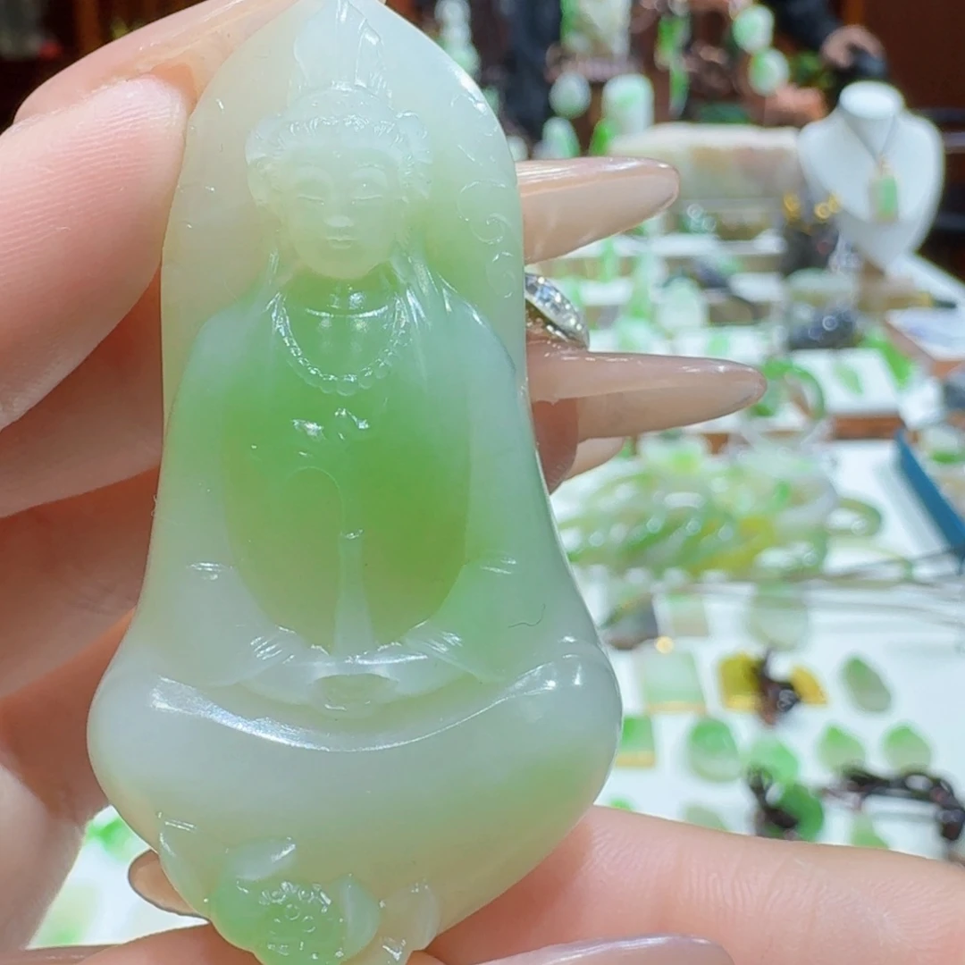 和田玉翠青正装观音未镶嵌