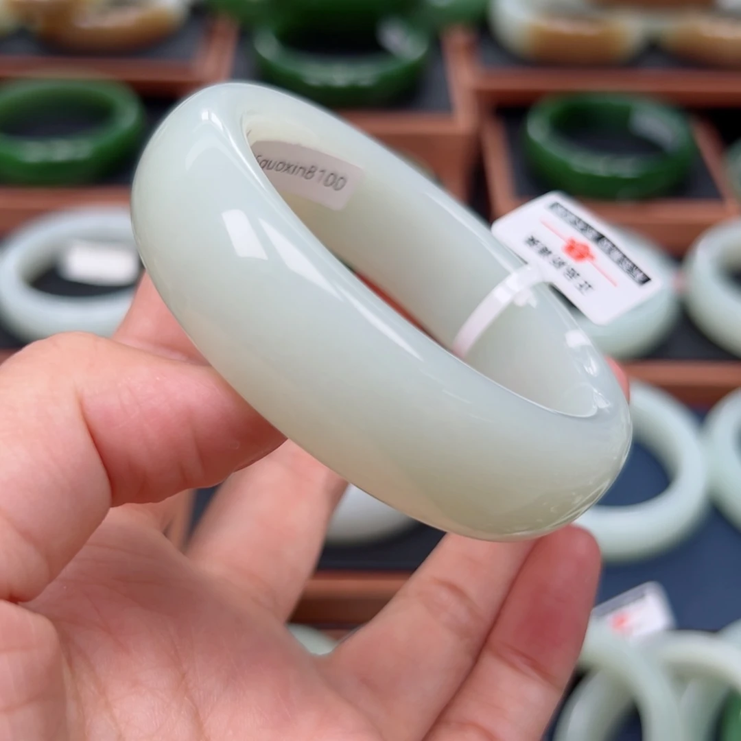 未镶嵌手镯和田玉5556