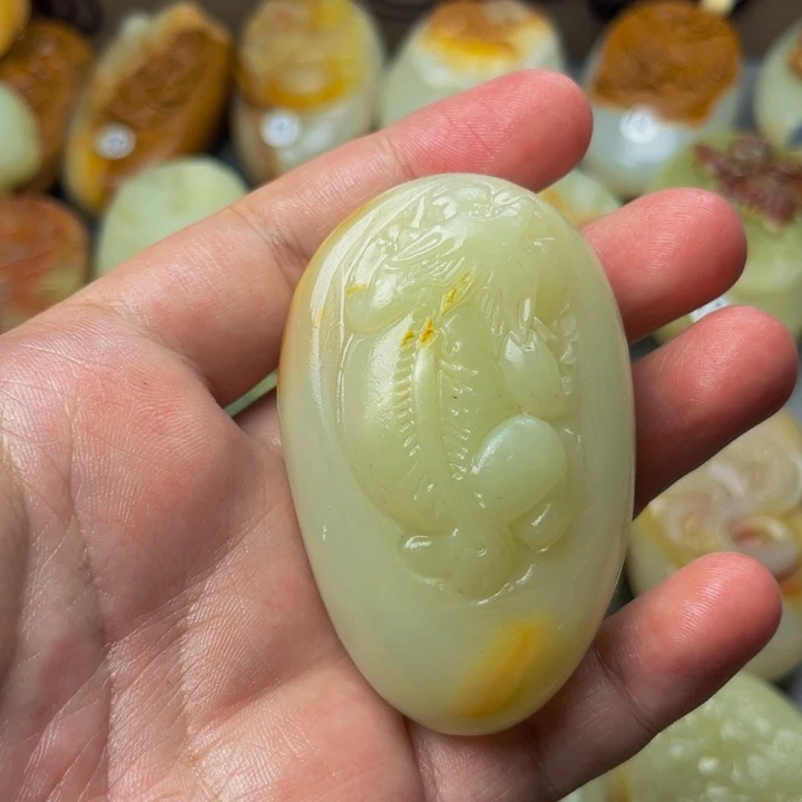 秋***雨石材方解石手把件