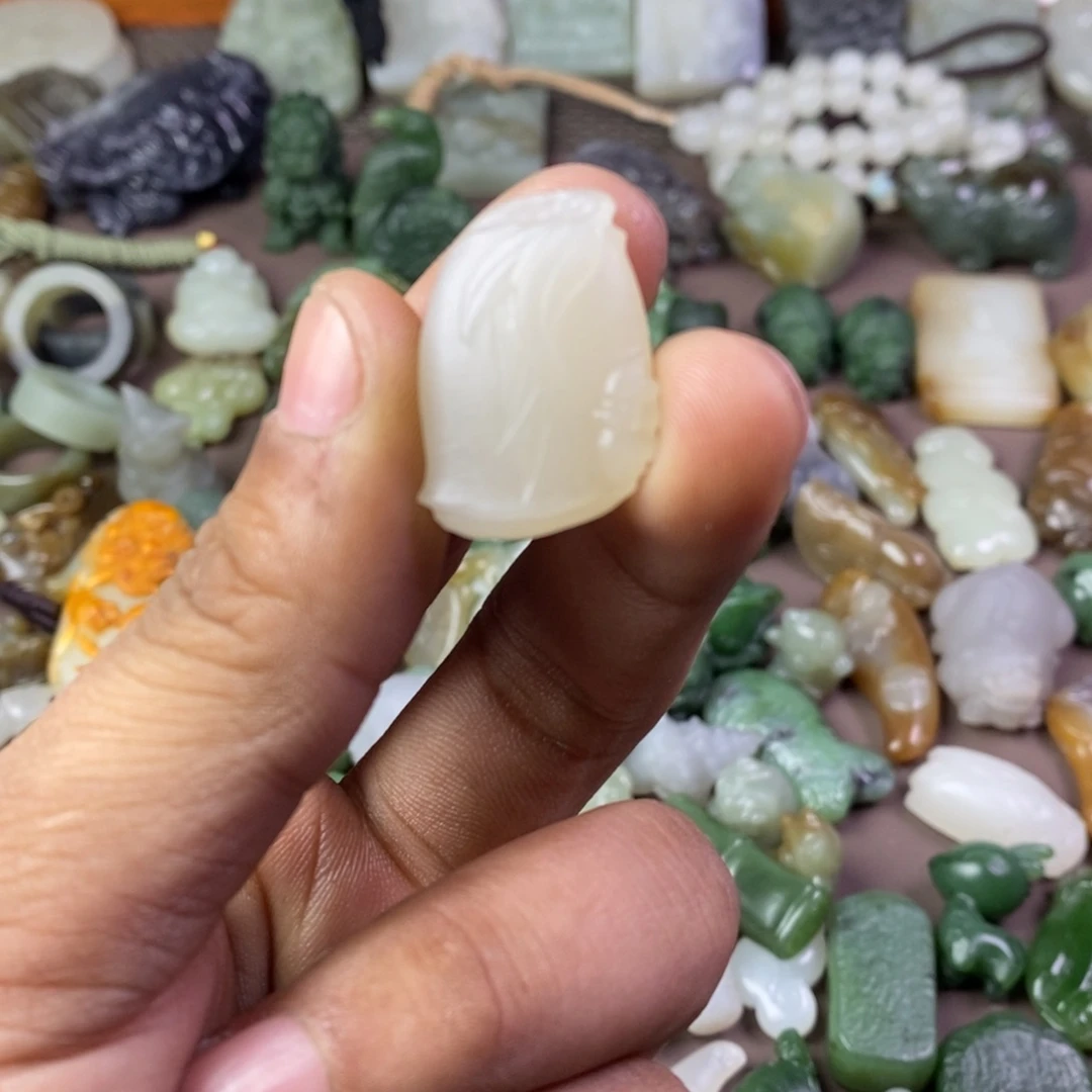 和田玉颈饰未镶嵌M****o