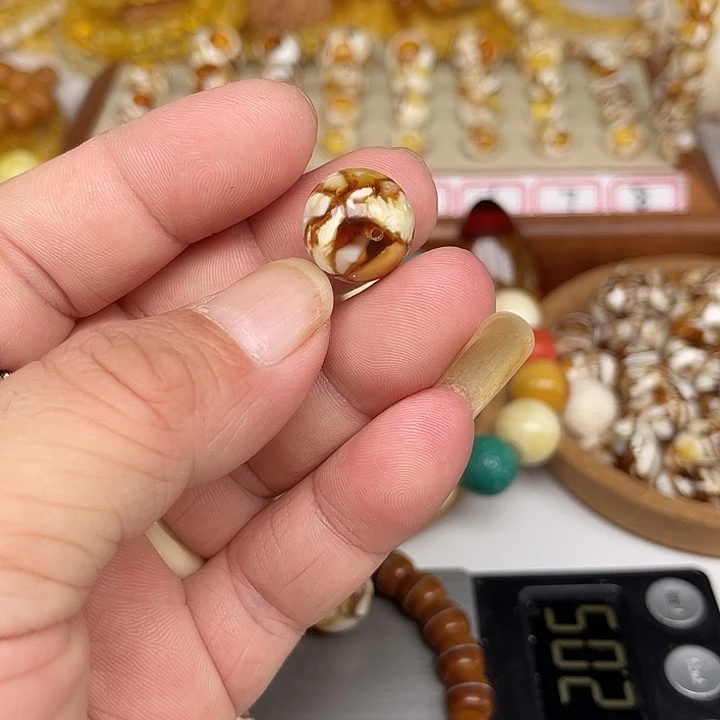 琥珀裸石未镶嵌03号