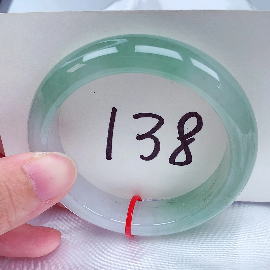 翡翠手镯未镶嵌翡翠