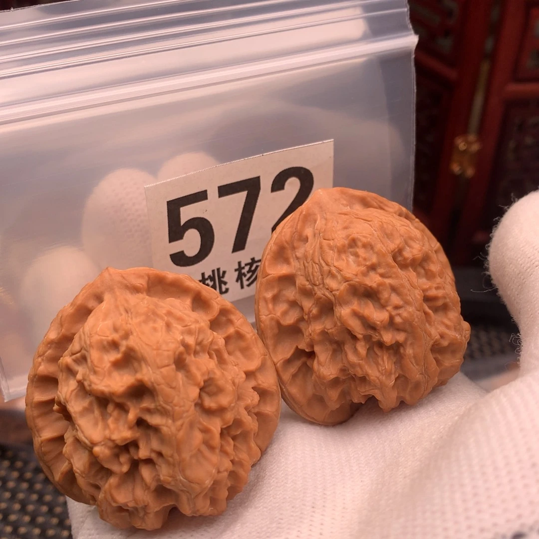 文玩核桃把件耀**叁梨木台43