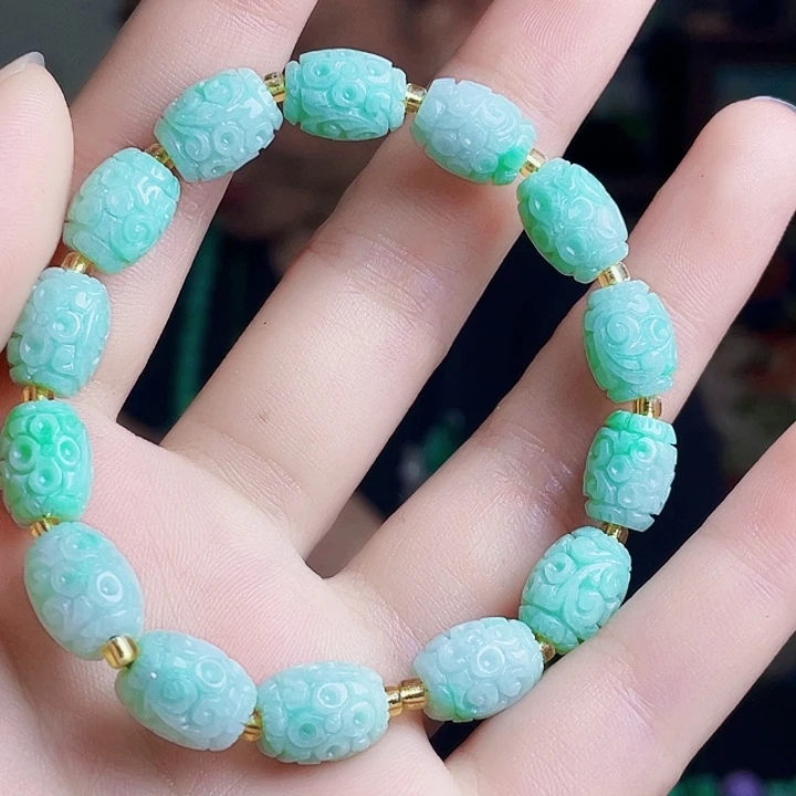 翡翠未镶嵌颈饰多样性