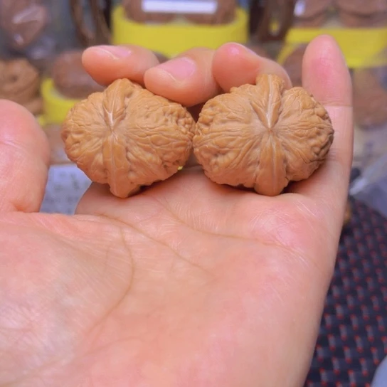 文玩核桃吊坠元宝