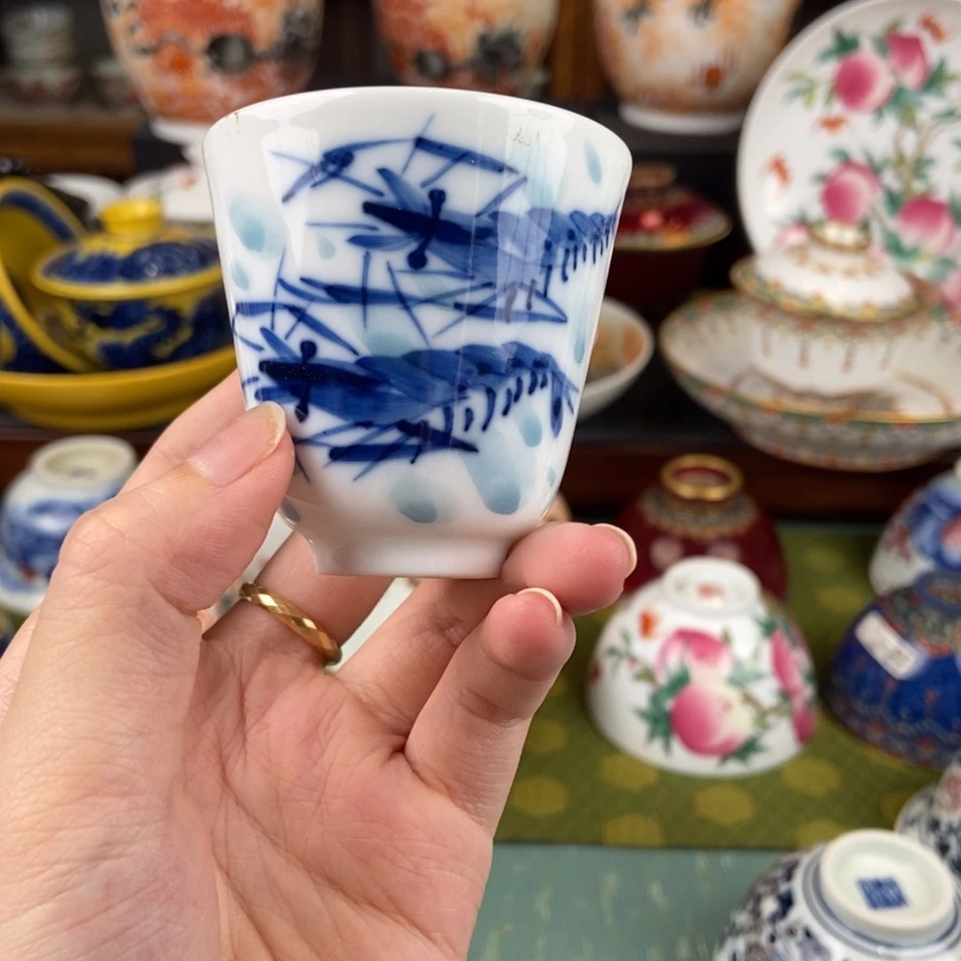 陶瓷的设计师是一个人在