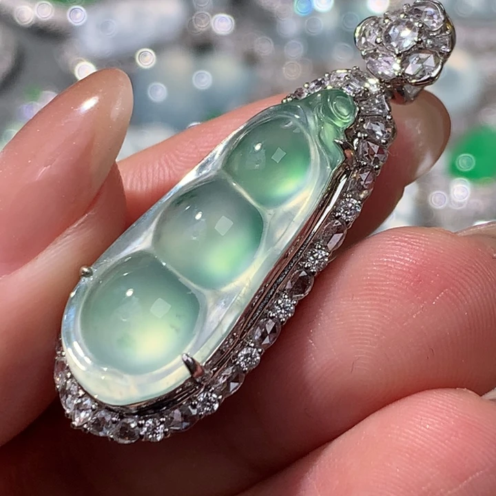 翡翠18K金镶嵌吊坠(不含链)豆子