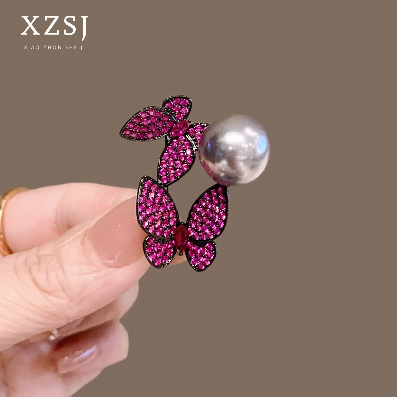 铜锆石胸针 蝶舞双飞新款精致微镶珍珠蝴蝶胸花轻奢百搭高档别针