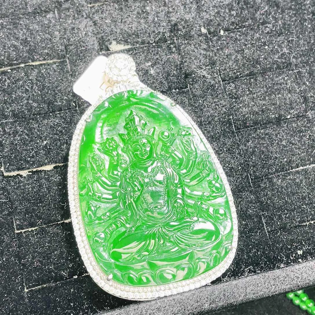 洛***赋翡翠未镶嵌颈饰145