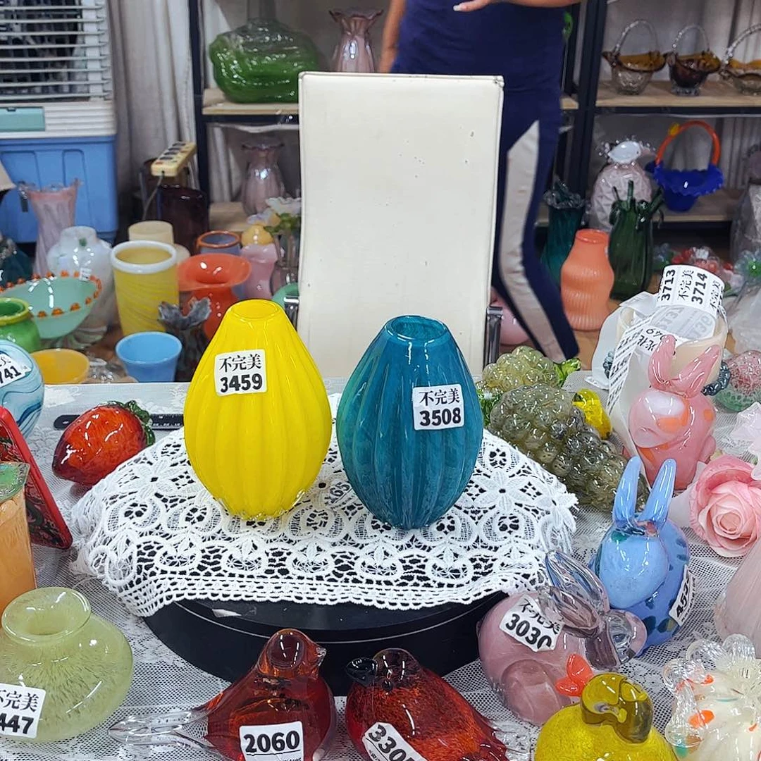 2个瓶 家悦琉璃工艺品不完美