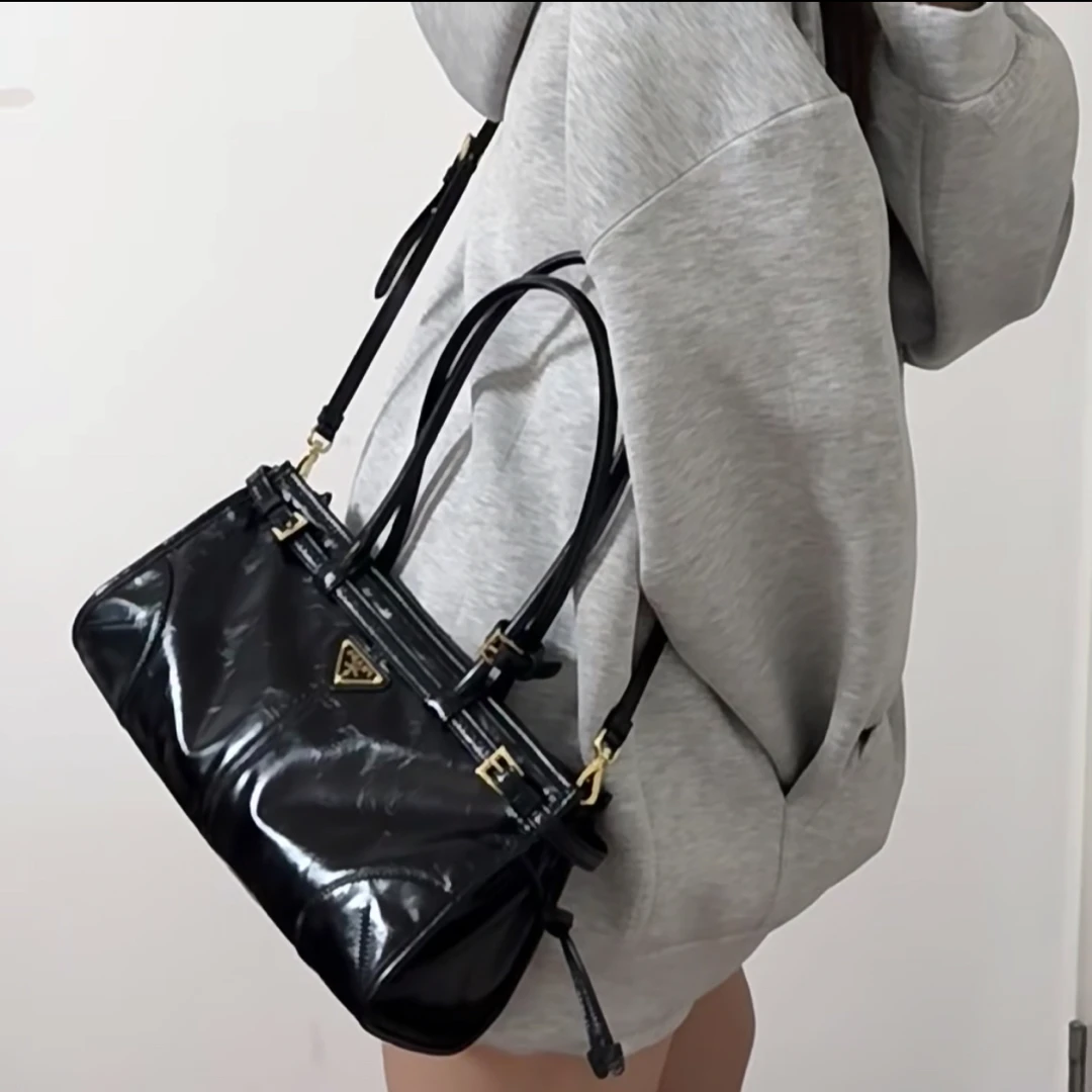 99新 Prada/普拉达 （定金链接）黑色油蜡皮SoftLux中号单肩包