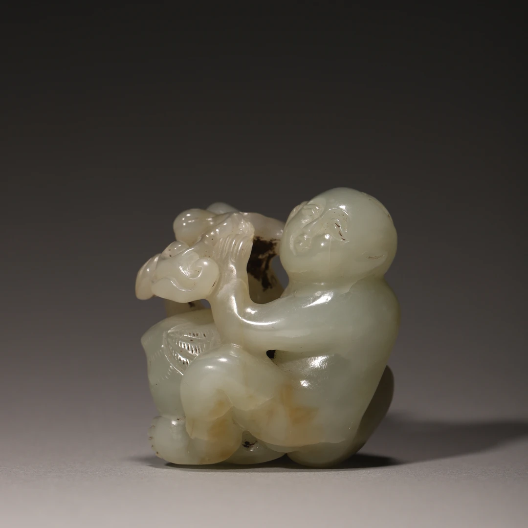 Lot08 清代 和田玉童子抱鹅挂件