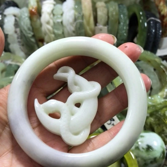 未镶嵌岫玉手镯60