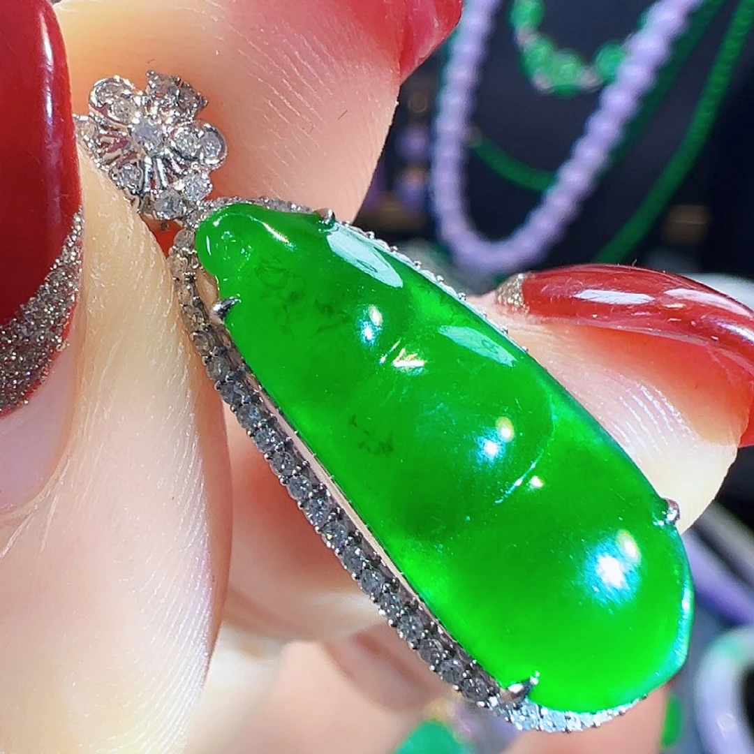 翡翠18K金镶嵌颈饰签收后24小时鉴赏期