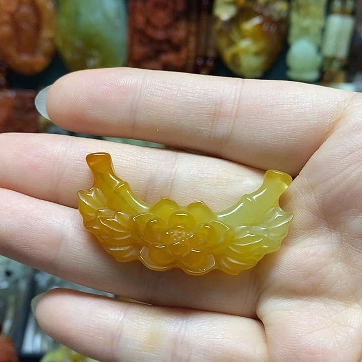 岫玉未镶嵌吊坠(赠链)