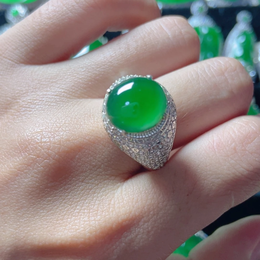 翡翠未镶嵌颈饰18。