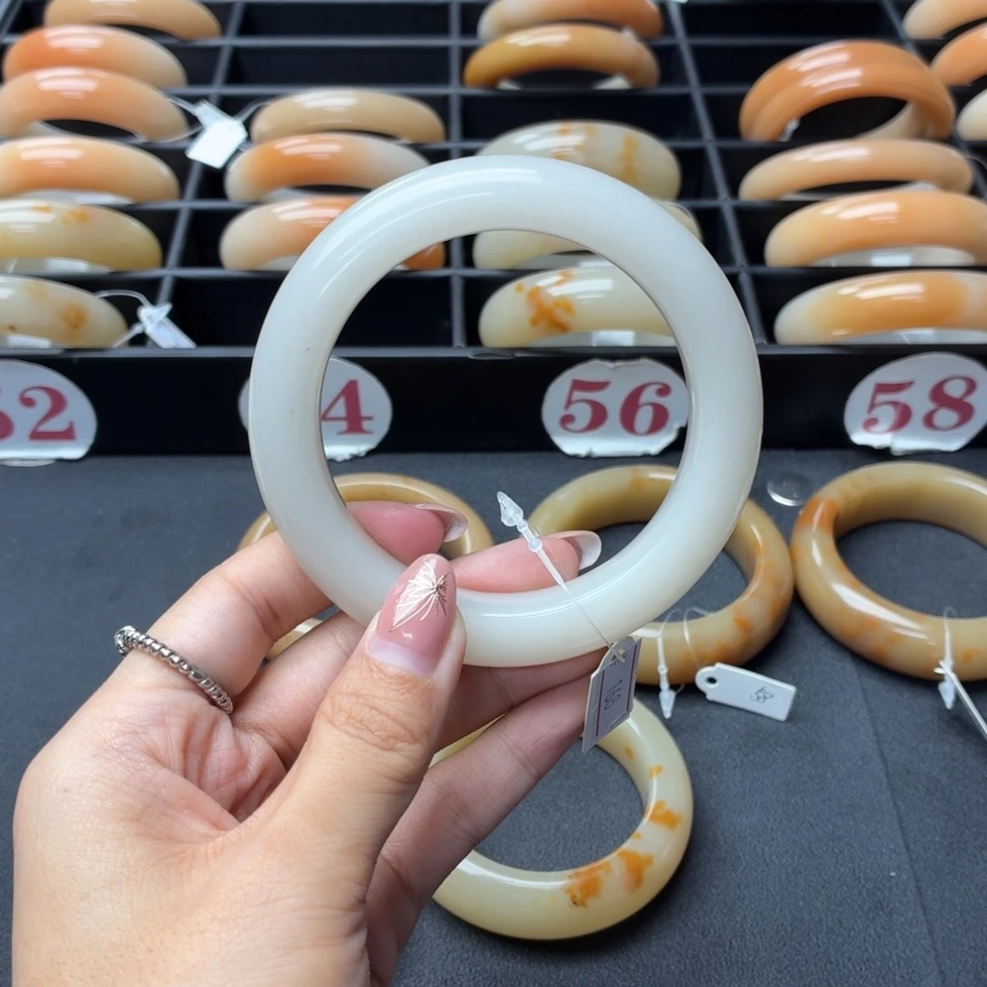 3***3石英岩玉未镶嵌手镯