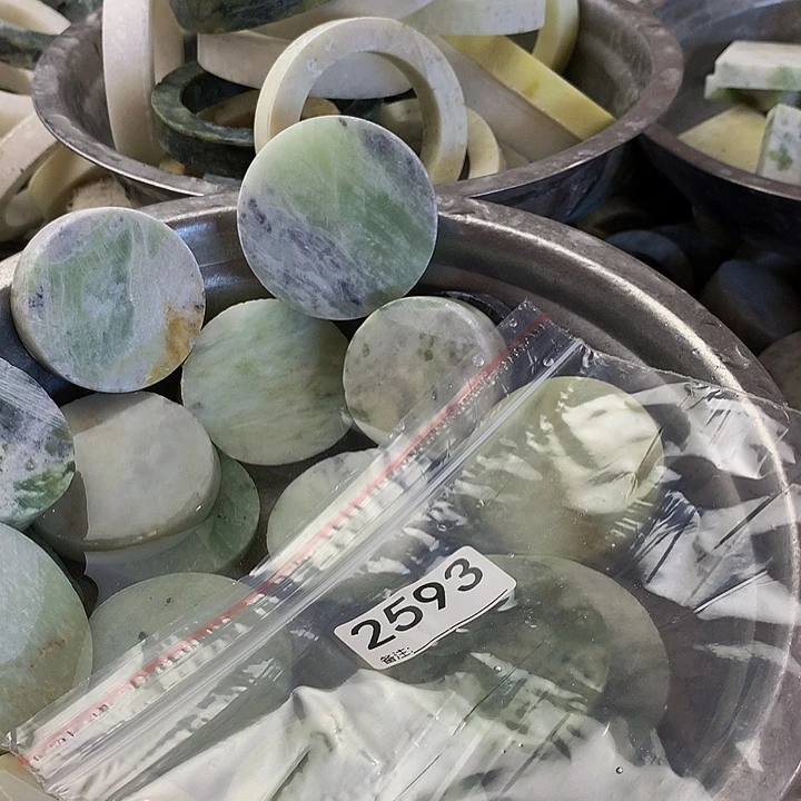 （***缘未镶嵌蛇纹石玉手镯
