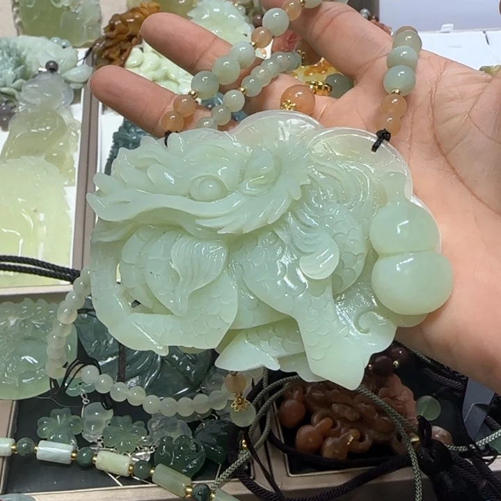 蛇纹石玉未镶嵌吊坠金*玉